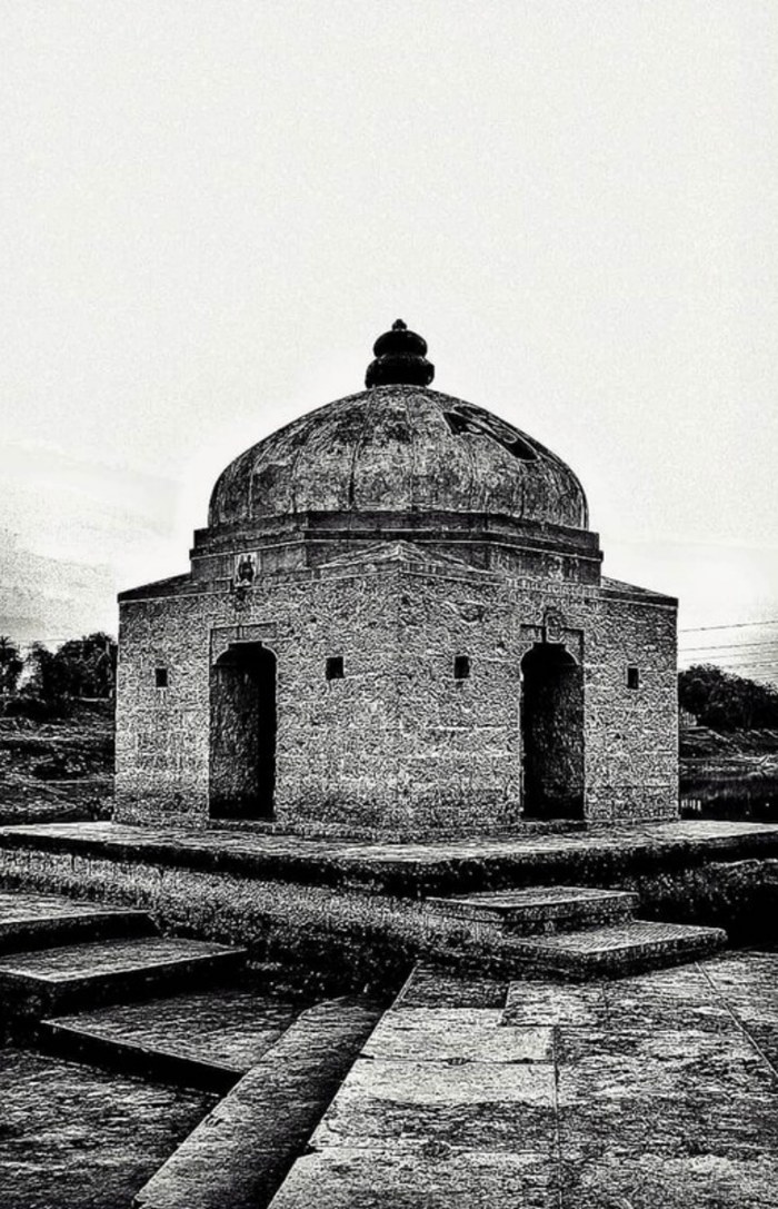 Black and white architectural photo of a domed monument, part of Pragati's personal photography